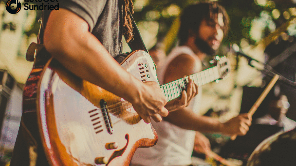 Ilustrasi berbagai alat musik tradisional dan modern, simbolisasi Musik Indonesia Terbaru yang beragam.