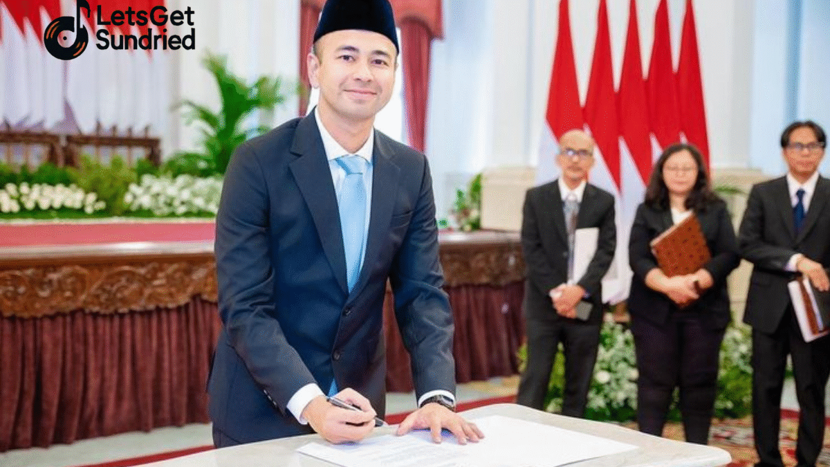 Raffi Ahmad berdiri di podium resmi dalam momen penting yang mencerminkan perjalanan karier dan pengaruh publiknya.