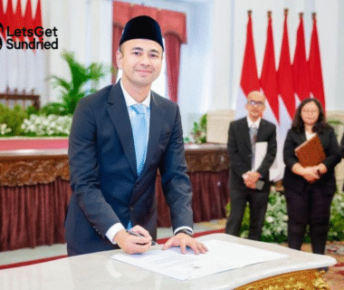 Raffi Ahmad berdiri di podium resmi dalam momen penting yang mencerminkan perjalanan karier dan pengaruh publiknya.