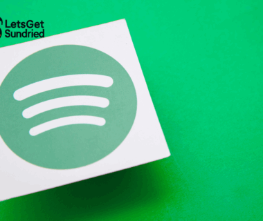 Logo Spotify sebagai ilustrasi untuk artikel yang membahas detail pendapatan musisi dari Spotify per-stream.
